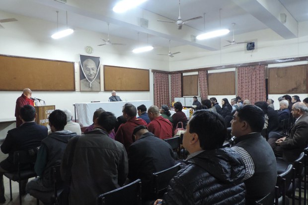 སྐུ་གཤེགས་ཀེ་བི་བཀྴི་མཆོག་ལ་རྗེས་དྲན་དང་མྱ་ངན་ཞུས་ཡོད་པ།