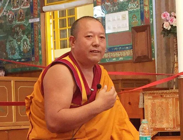 སྤྲུལ་སྐུ་བསྟན་འཛིན་བདེ་ལེགས་རིན་པོ་ཆེ་བཙོན་ཁང་ནང་དགོངས་པ་རྫོགས་ཡོད་པ། སྤྲུལ་སྐུ་བསྟན་འཛིན་བདེ་ལེགས་རིན་པོ་ཆེ་བཙོན་ཁང་ནང་དགོངས་པ་རྫོགས་ཡོད་པ།