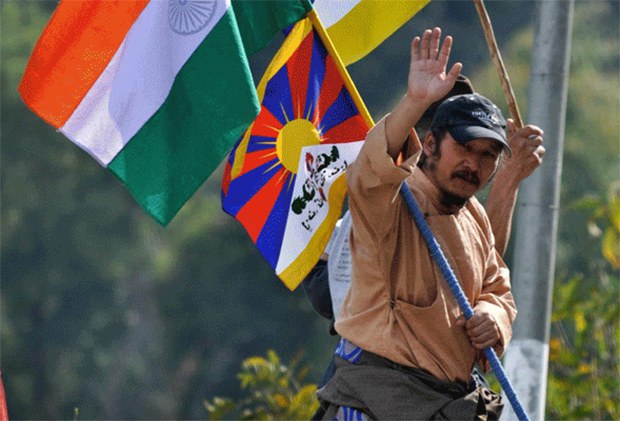 གླིང་ཚ་ཚེ་བརྟན་རྡོ་རྗེ་གར་སོང་ཆ་མེད་དུ་གྱུར་ནས་ལོ་གསུམ་འཁོར་བ། གླིང་ཚ་ཚེ་བརྟན་རྡོ་རྗེ་གར་སོང་ཆ་མེད་དུ་གྱུར་ནས་ལོ་གསུམ་འཁོར་བ།