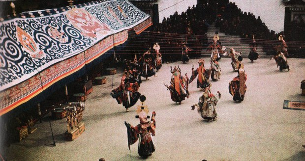 ལོ་གསར་གོང་གི་དགུ་གཏོར། དགུ་ཐུག སེ་ར་ཕུ་མཇལ་སྐོར།