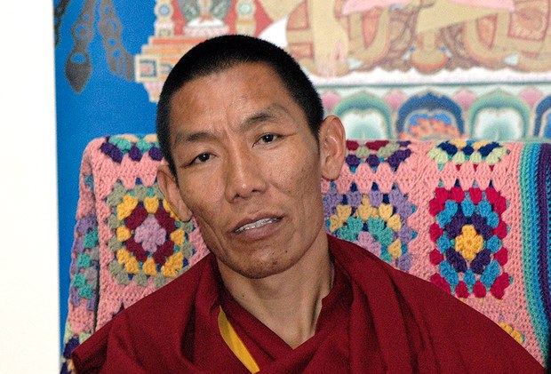 སློབ་དཔོན་ཟླ་བ་གྲགས་པའི་སྐུ་ཚེ་ལོ་རྒྱུས་དང་ཁོང་གིས་བརྩམས་པའི་དབུ་མ་འཇུག་པའི་སྐོར། 
