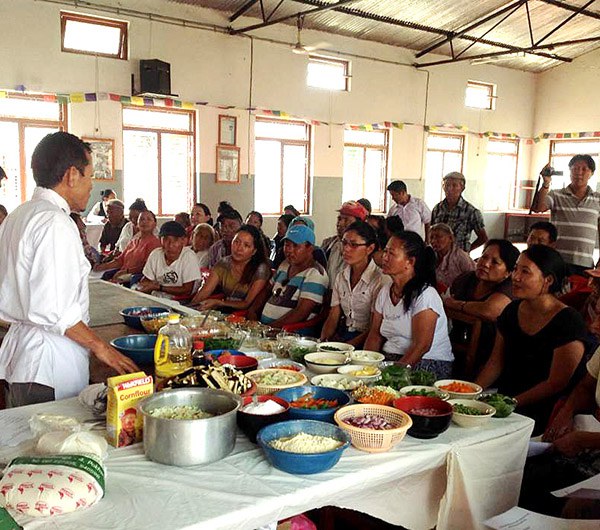 ས་ག་ཟླ་བའི་ངོ་སྤྲོད། ས་ག་ཟླ་བའི་ངོ་སྤྲོད།