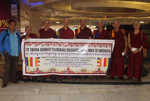 བོད་ཀྱི་ནང་པའི་སྐུ་ཚབ་ཚོགས་ཆུང་ཨིན་ཌུ་ནེ་ཤི་ཡའི་ནང་ཕེབས་ཡོད་པ།