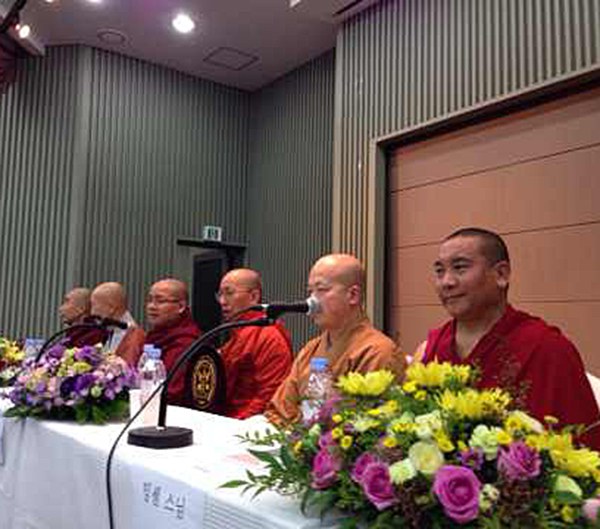 ལྷོ་ཀོ་རི་ཡའི་ནང་ནང་ཆོས་བགྲོ་གླེང་ལྷན་ཚོགས། ལྷོ་ཀོ་རི་ཡའི་ནང་ནང་ཆོས་བགྲོ་གླེང་ལྷན་ཚོགས།