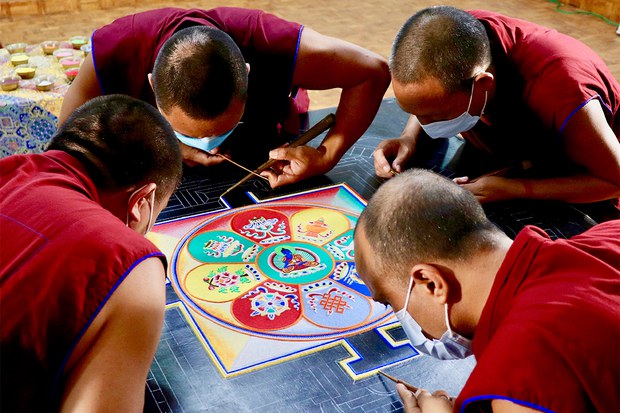 སྙིང་རྗེ་ནི་འཛམ་གླིང་ནང་མིའི་འཕྲོད་བསྟེན་གྱི་དགོས་མཁོར་ངོས་འཛིན།