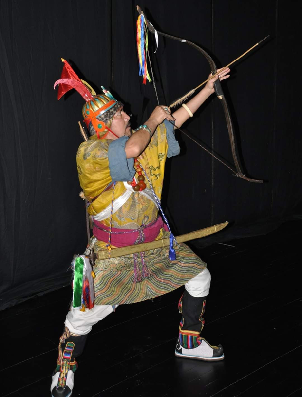 ལ་དྭགས་སོགས་ཧི་མ་ལ་ཡའི་རི་རྒྱུད་ཁུལ་དུ་དར་བའི་གླིང་སྒྲུང་།
