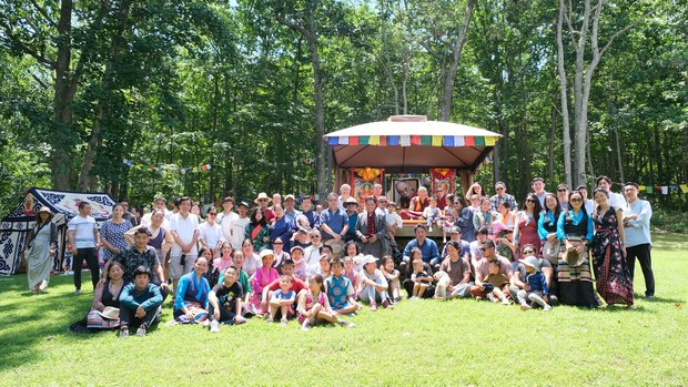 བོད་ཀྱི་ཉིན་མོ་ཞེས་པའི་དུས་སྟོན་ཐེངས་དང་པོ་དེ་བཞིན་༸སྐྱབས་རྗེ་ཨ་ཀྱཱ་རིན་པོ་ཆེ་མཆོག་ནས་དབུ་འབྱེད་གནང་ཡོད་པ།