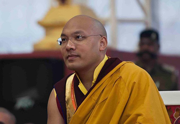 བཀའ་བརྒྱུད་སྨོམ་སྐབས་ནད་པར་བརྟག་དཔྱད་དང་སྨན་རིན་མེད་ཐོག་ནས་གནང་ཡོད་པ།