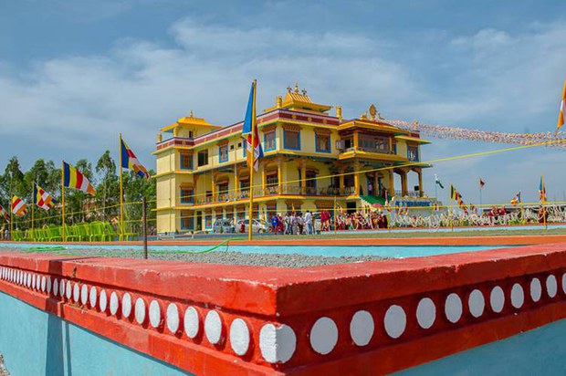 དགའ་ལྡན་ཁྲི་ཐོག་ཁང་དང་གདན་ས་ཁག་གི་སློབ་གཉེར།