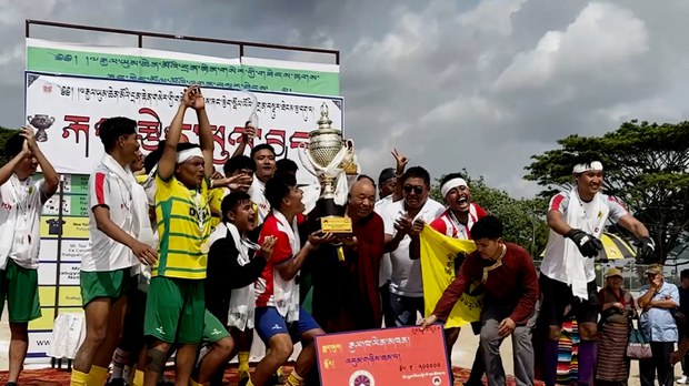 མོན་གྷོ་རུ་ཁག་ལ་རྒྱལ་ཡུམ་ཆེན་མོའི་རྐང་སྤོལ་འགྲན་བསྡུར་གྱི་རྩེད་ཕུད་རྒྱལ་ཁ་ཐོབ་འདུག