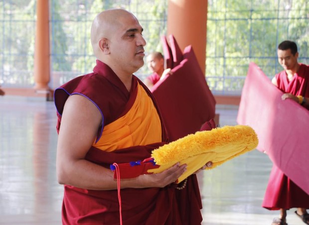 རྒྱ་གར་བའི་དགེ་བཤེས་ཐོག་མ་དགེ་བཤེས་གྲགས་པ་སྦྱིན་པ། རྒྱ་གར་བའི་དགེ་བཤེས་ཐོག་མ་དགེ་བཤེས་གྲགས་པ་སྦྱིན་པ།