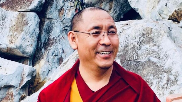 སེར་བྱེས་ཏྲེ་ཧོར་དགེ་བཤེས་ལྷ་རམས་པ་འཆི་མེད་ཚེ་རིང་ལགས་དགོངས་རྫོགས་ཏེ་ཉིན་བཞིའི་རིང་ཐུགས་དམ་བཞུགས་ཡོད་པ།