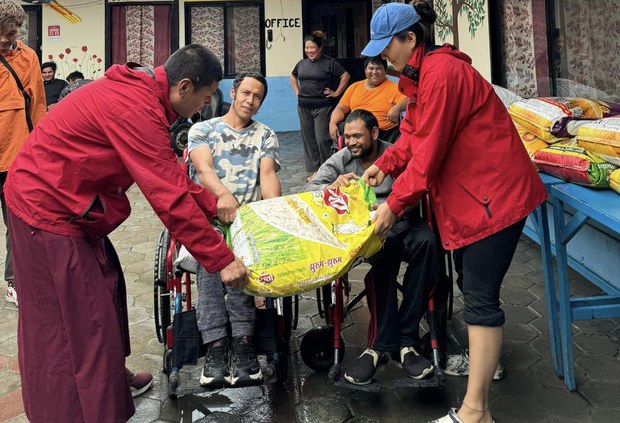 བལ་ཡུལ་ནང་བེུད་ཉམས་ཐག་ལས་མེད་ཁག་ཅིག་ལ་རོགས་སྐྱོར།