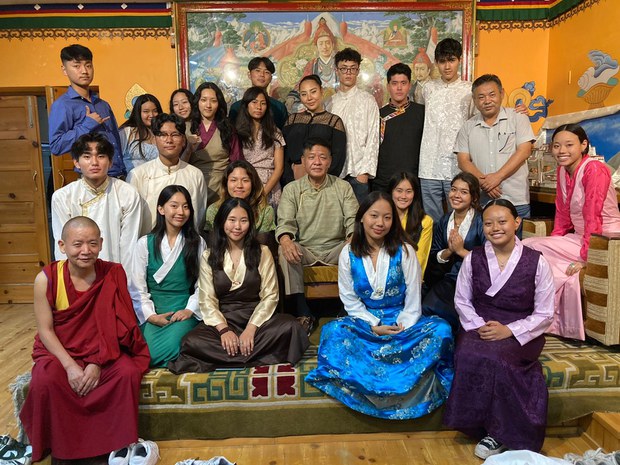 ནང་ཆོས་དང་ཚན་རིག་ཅེས་པའི་སློབ་ཚན།