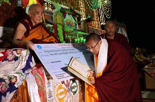 ལོ་དྲུག་བསྟུད་མར་ཨང་རིམ་དང་པོ་ཡང་རྩེར་སོན་པ། ལོ་དྲུག་བསྟུད་མར་ཨང་རིམ་དང་པོ་ཡང་རྩེར་སོན་པ།