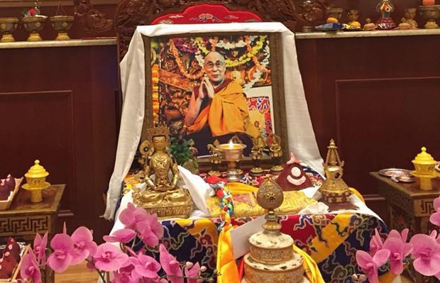 བྲི་གུང་ཆོས་ཀྱི་ཉི་མའི་ཆོས་ཚོགས་ནང་མཱ་ཧཱ་གུ་རུ་འབུམ་ཚོགས་ཚོགས་གནང་ཡོད་པ།