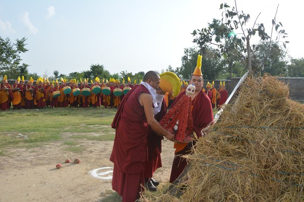 ༧གོང་ས་མཆོག་དང་ས་སྐྱ་གོང་མ་རིན་པོ་ཆེ་མཆོག་གིས་ལོ་གསར་ལ་འཚམས་འདྲི་མཛད་པ། ༧གོང་ས་མཆོག་དང་ས་སྐྱ་གོང་མ་རིན་པོ་ཆེ་མཆོག་གིས་ལོ་གསར་ལ་འཚམས་འདྲི་མཛད་པ།