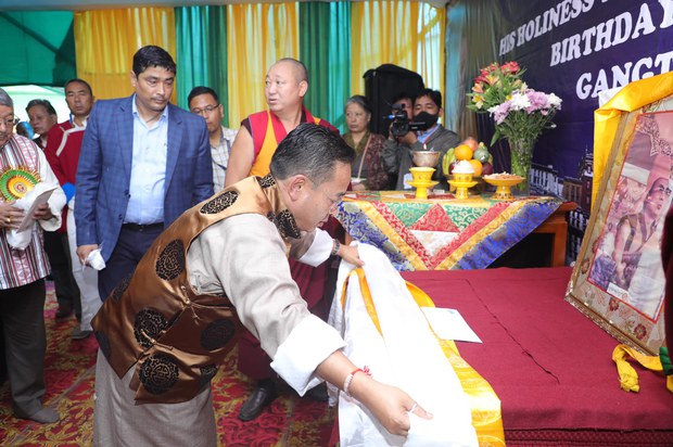 ཧི་མ་ལ་ཡའི་རི་བརྒྱུད་མི་མང་རྣམས་ཀྱིས་རྣམ་པ་འདྲ་མིན་གྱི་ཐོག་ནས་༧གོ་ས་མཆོག་གི་སྐུའི་འཁྲུངས་སྐར་སྲུང་བརྩི་ཞུས་ཡོད་པ། ཧི་མ་ལ་ཡའི་རི་བརྒྱུད་མི་མང་རྣམས་ཀྱིས་རྣམ་པ་འདྲ་མིན་གྱི་ཐོག་ནས་༧གོ་ས་མཆོག་གི་སྐུའི་འཁྲུངས་སྐར་སྲུང་བརྩི་ཞུས་ཡོད་པ།