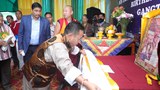 ཧི་མ་ལ་ཡའི་རི་བརྒྱུད་མི་མང་རྣམས་ཀྱིས་རྣམ་པ་འདྲ་མིན་གྱི་ཐོག་ནས་༧གོ་ས་མཆོག་གི་སྐུའི་འཁྲུངས་སྐར་སྲུང་བརྩི་ཞུས་ཡོད་པ།