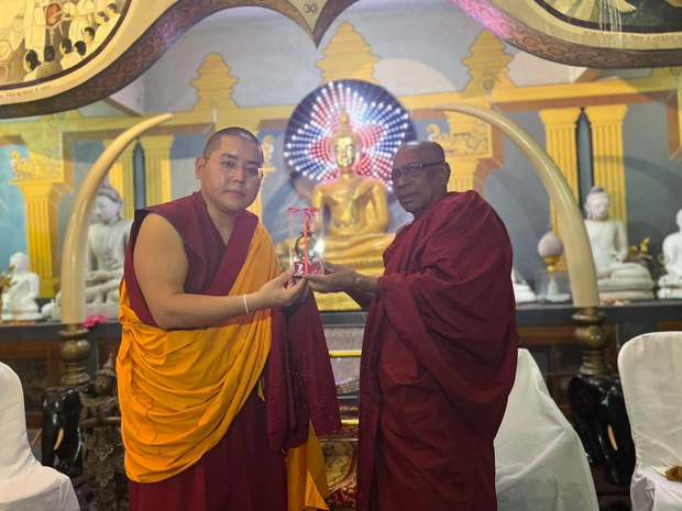 བོད་བརྒྱུད་ནང་བསྟན་དང་སིངྒ་ལའི་ནང་པ་བར་འབྲེལ་ལམ་མུ་མཐུད་དམ་ཟབ་ཏུ་གཏོང་རྒྱུ་གལ་ཆེ། བོད་བརྒྱུད་ནང་བསྟན་དང་སིངྒ་ལའི་ནང་པ་བར་འབྲེལ་ལམ་མུ་མཐུད་དམ་ཟབ་ཏུ་གཏོང་རྒྱུ་གལ་ཆེ།