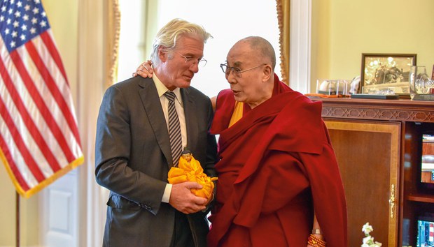 རྒྱ་ནག་གིས་རི་ཆརཌི་གྷིཡར་གྱི་མདུན་ལམ་ལ་དོ་ཕོག་བཏང་བ།
