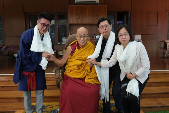 བོད་དང་ཐའེ་ཝན་འགྲོ་བ་མིའི་ཐོབ་ཐང་འབྲེལ་མཐུད་ཁང་གི་ཚོགས་མི་ཁག་ཅིག་བཞུགས་སྒར་རྡ་རམ་ས་ལར་ཆེད་བཅར།