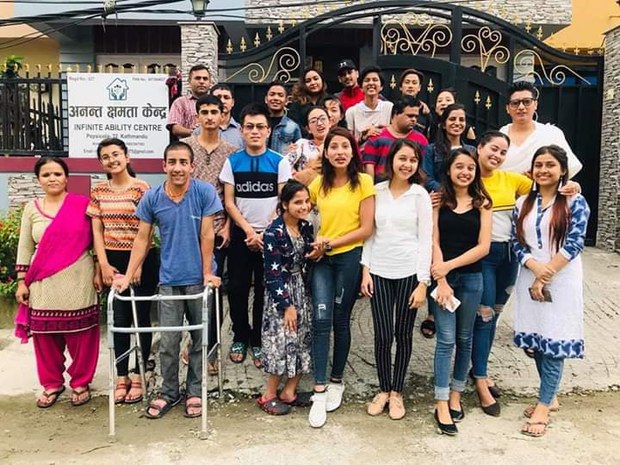 མཐའ་མེད་པའི་བྱ་བ་ཐམས་ཅད་ཐུབ་པ་ཞེས་པའི་དབང་པོ་སྐྱོན་ཅན་གྱི་ཚོགས་པ།