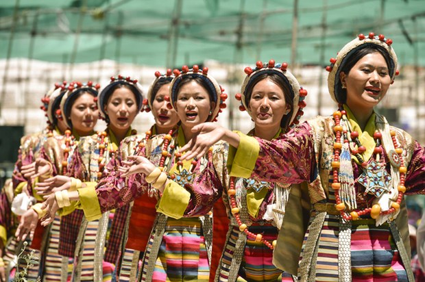 ཟློས་གར་ཚོགས་པའི་རྒྱུགས་སྤྲོད།