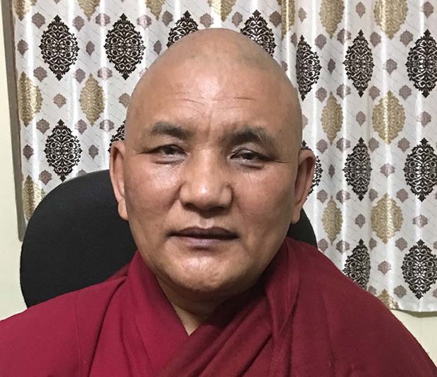 བོད་ཀྱི་གསོ་བ་རིག་པའི་དཔེ་ཚོགས་དཔེ་ཕྲེང་སུམ་ཅུ་ཐམ་པ་རྩོམ་བྲིས་གནང་ཡོད་པ།