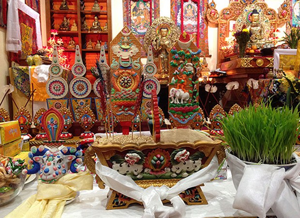 བོད་ཀྱི་ལོ་གསར་ངོ་སྤྲོད།