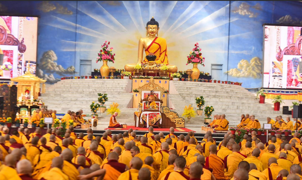བཀའ་བརྒྱུད་སྨོན་ལམ་ཆེན་མོ་མཇུག་བསྒྲིལ་བ།