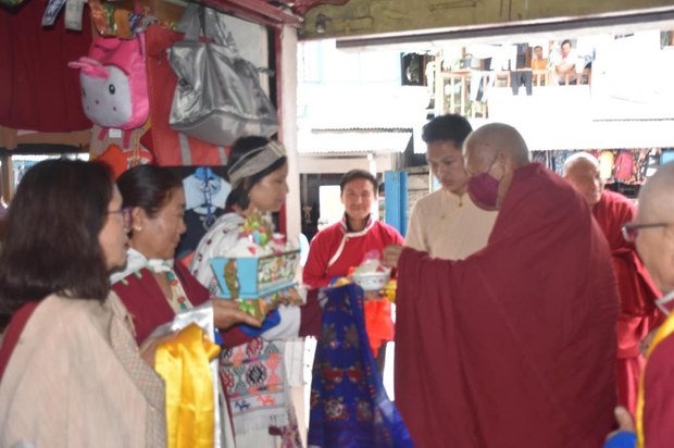 བཀའ་བློན་ཁྲི་ཟུར་སློབ་དཔོན་ཟམ་གདོང་རིན་པོ་ཆེ་མཆོག་ཆོས་འབྲེལ་གྱི་མཛད་འཆར།