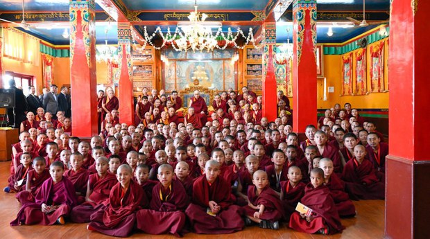 བཞུགས་སྒར་དུ་ཀིརྟི་བྱེས་པ་གྲྭ་ཚང་དབུ་བརྙེས་ནས་ལོ་༢༥འཁོར་བ། བཞུགས་སྒར་དུ་ཀིརྟི་བྱེས་པ་གྲྭ་ཚང་དབུ་བརྙེས་ནས་ལོ་༢༥འཁོར་བ།