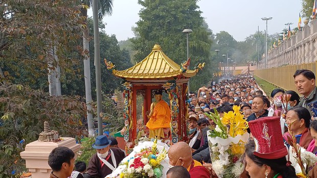 རྡོ་རྗེ་གདན་དུ་བྱམས་ཆེན་སྨོན་ལམ་ཆེན་མོ།