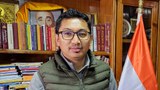 བྷོ་ཊི་སྐད་ཡིག་གམ་བོད་ཡིག་ཟེར་བ་ནི་བཤད་སྟངས་མི་འདྲ་བ་མ་གཏོགས་ཐོན་མི་སམ་བྷོ་ཊས་མཛད་པ་རེད་ཅེས་གསུངས་ཡོད་པ།