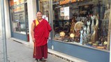 བླ་མ་བློ་བཟང་ལགས་ཝེཏ་ནམ་ནང་འཚམས་གཟིགས།
