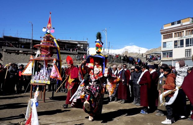 གླེ་མདོས་མོ་ཆེ་ཞེས་པའི་གླེང་ཡུལ་གྱི་དགུ་གཏོར་ཆེན་མོ།