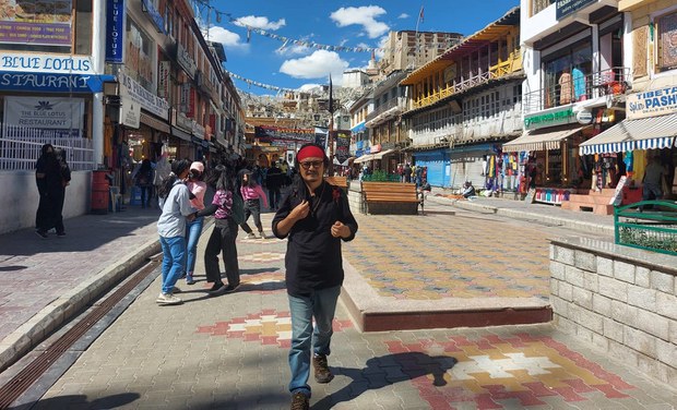 བོད་དང་ས་མཚམས་འཁྱེལ་བའི་རྒྱ་གར་གྱི་ས་ཁུལ་ཁག་ནང་བོད་དོན་ངོ་སྤྲོད།