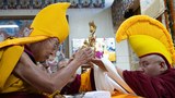 ༧གོང་ས་མཆོག་གི་ཞབས་པུས་ལ་སྨན་བཅོས་ལེགས་གྲུབ་བྱུང་བར་ཡོངས་འཛིན་གླིང་མཆོག་སྤྲུལ་རིན་པོ་ཆེ་མཆོག་ནས་འཚམས་འདྲི་ཞུས་འདུག