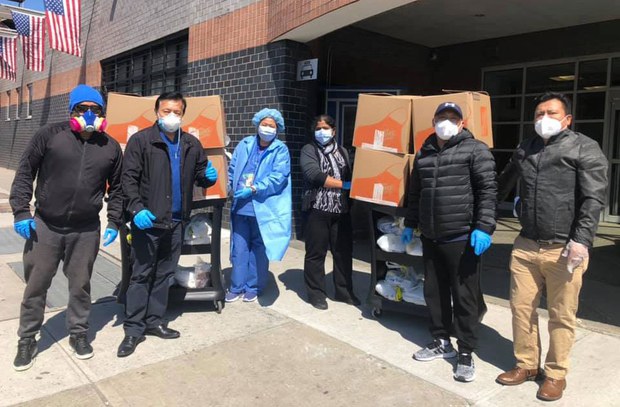 ནིའུ་ཡོག་དང་ནིའུ་ཇར་སི་བོད་རིགས་ཚོགས་པས་སྤྱི་ཚོགས་ཞབས་ཞུ་གནང་བཞིན་པ། ནིའུ་ཡོག་དང་ནིའུ་ཇར་སི་བོད་རིགས་ཚོགས་པས་སྤྱི་ཚོགས་ཞབས་ཞུ་གནང་བཞིན་པ།