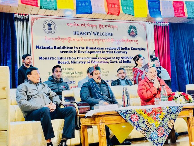 ཧི་མ་ལ་ཡའི་དཔལ་ཎཱ་ལནྡྲའི་སྲོལ་རྒྱུན་ལྷན་ཚོགས་ཀྱི་ཚོགས་འདུ།