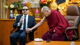 ཨ་རིའི་ཝ་ཤིང་ཀྲོན་མངའ་སྡེའི་སྲིད་སྐྱོང་སྐུ་གཞོན་མཆོག་༧གོང་ས་མཆོག་དང་མཇལ་འཕྲད་ཞུས་པ།