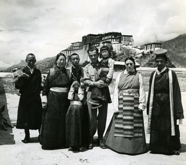 བོད་ནང་གི་དཔར་དང་དངོས་རྫས་ཀྱི་འགྲེམས་སྟོན། བོད་ནང་གི་དཔར་དང་དངོས་རྫས་ཀྱི་འགྲེམས་སྟོན།
