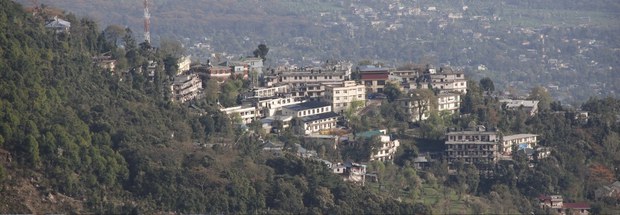 ཕྱི་རྒྱལ་སློབ་ཕྲུག་ཚོའི་ཆེད་གསོ་རིག་དཀའ་བཅུ་སྨན་པའི་འཛིན་གྲྭ།