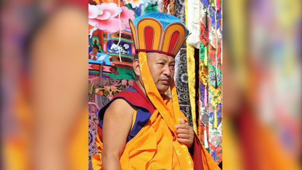 སྨན་རི་བའི་ཁྲི་འཛིན་ཀྱི་ལམ་སྲོལ་ཆགས་ཚུལ།