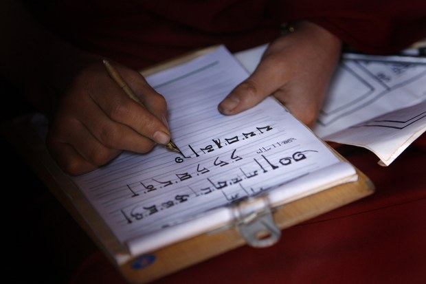 ཕ་སྐད་ནི་ཕྲུ་གུ་སོ་སོའི་ཁྱིམ་ཚང་ནང་སྦྱང་དགོས་ཀྱི་ཡོད།