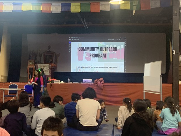 ཨོན་ཏྲེ་རོ་རུ་བོད་ཕྲུག་སློབ་མ་ཁག་ཅིག་ལ་འཚེ་མེད་ཞི་བའི་ཤེས་ཡོན་སློབ་གསོའི་སྦྱོར་བརྡར་ཞིག་གནང་ཡོད་པ། ཨོན་ཏྲེ་རོ་རུ་བོད་ཕྲུག་སློབ་མ་ཁག་ཅིག་ལ་འཚེ་མེད་ཞི་བའི་ཤེས་ཡོན་སློབ་གསོའི་སྦྱོར་བརྡར་ཞིག་གནང་ཡོད་པ།