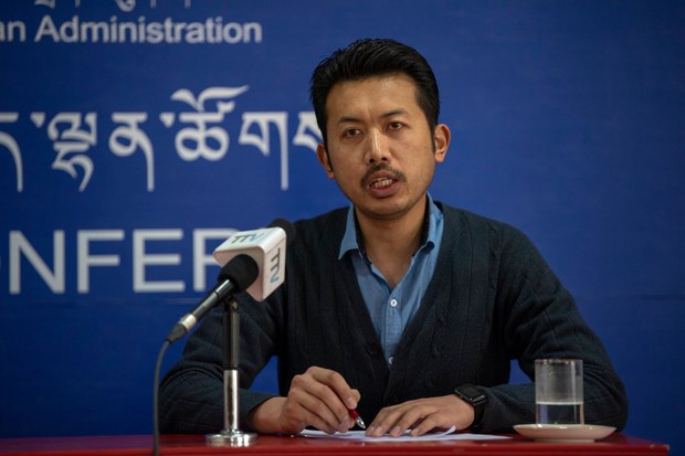 ཨོ་མི་ཀོ་རོན་ཏོག་དབྱིབས་ནད་ཡམས་དང་རྒྱ་གར།