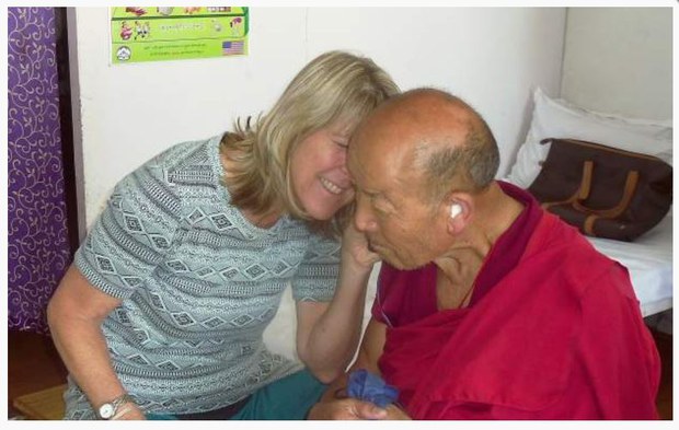 བོད་མི་སྐྱབས་བཅོལ་བར་ཉན་ཕན་ཡོ་བྱད་ཀྱི་ཞབས་འདེབས།