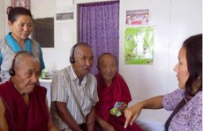 བོད་མི་སྐྱབས་བཅོལ་བར་ཉན་ཕན་ཡོ་བྱད་ཀྱི་ཞབས་འདེབས།